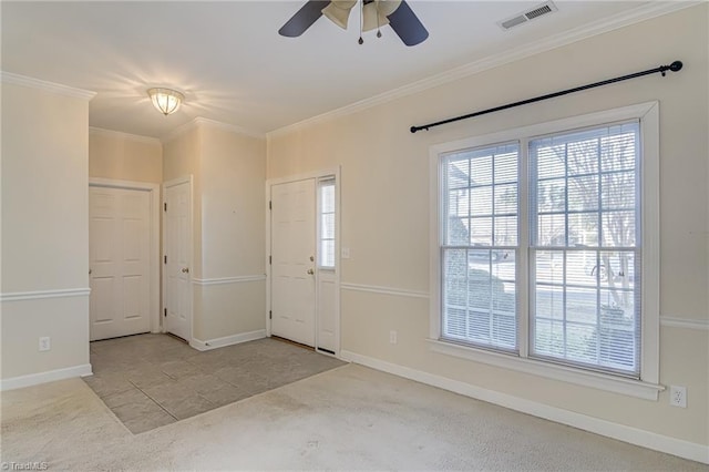 entryway featuring light carpet, crown molding, and ceiling fan