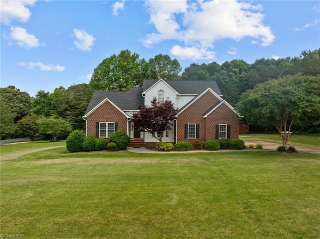 view of front of house featuring a front lawn