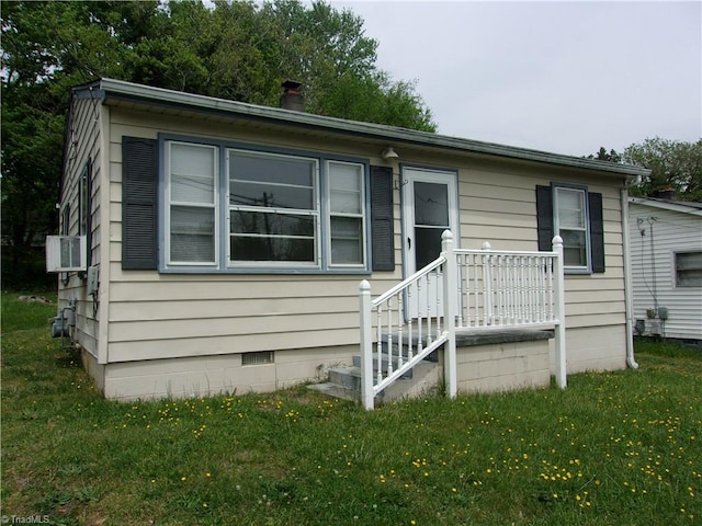 view of front facade with a front yard