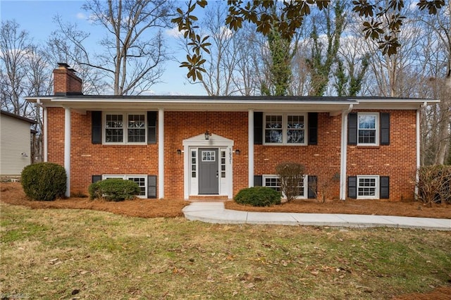 split foyer home with a front yard