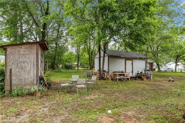 1105 Hawthorne Ln, Burlington, NC 27215 - view of yard featuring view of wooded area