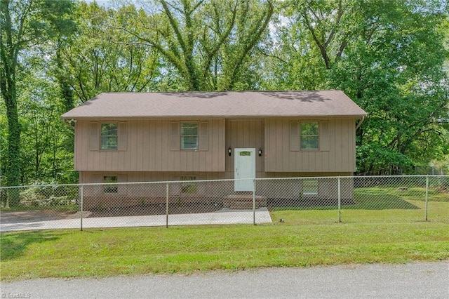 bi-level home featuring fence private yard and a front yard