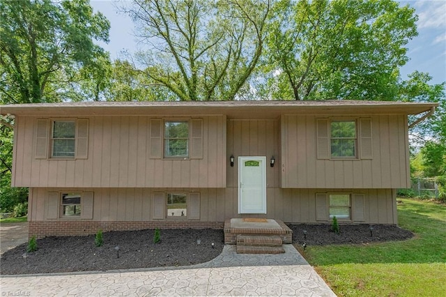 split foyer home with a front lawn