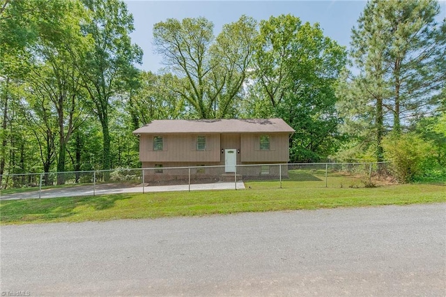 split foyer home featuring a front lawn and fence private yard