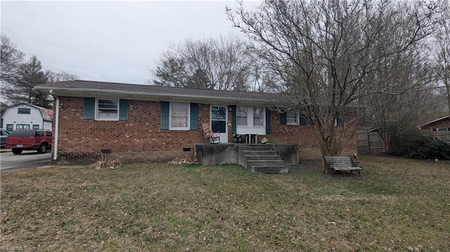 view of front of property featuring a front lawn