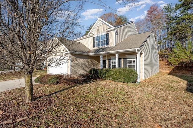 view of front facade featuring a front yard