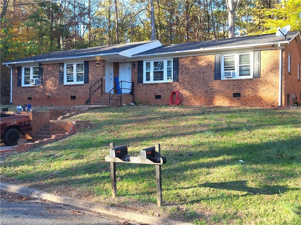 ranch-style house with a front yard