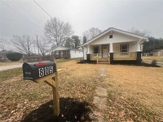 view of front of property featuring a porch