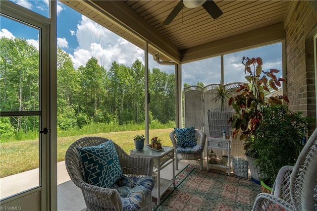 sunroom featuring a ceiling fan