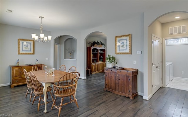 dining area featuring dark wood-style floors, visible vents, and baseboards