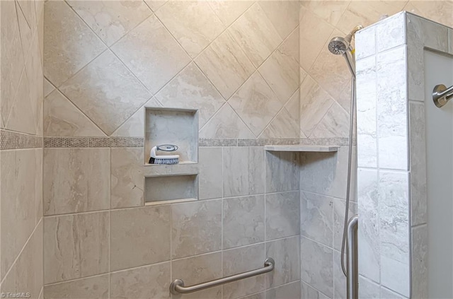 details featuring tiled shower