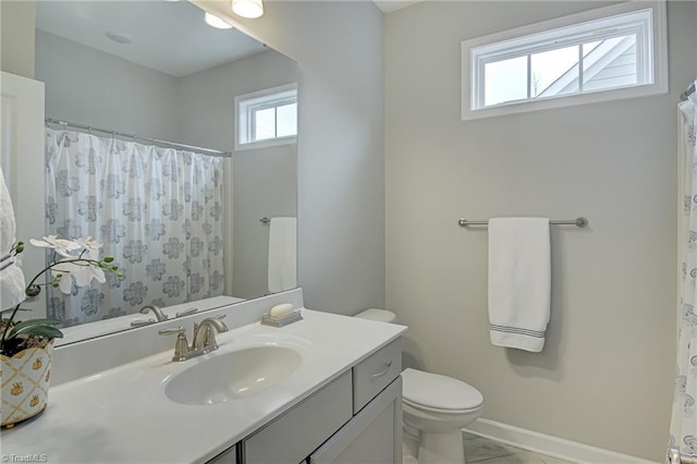 full bath featuring curtained shower, baseboards, vanity, and toilet