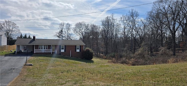 view of front of home with covered porch and a front lawn