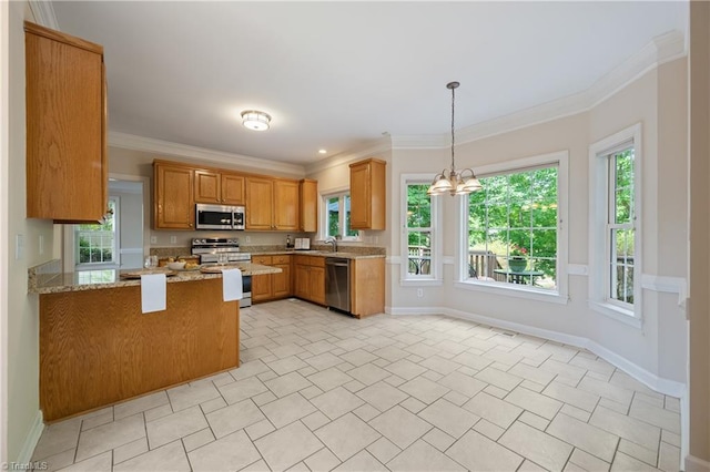 kitchen featuring appliances with stainless steel finishes, a sink, a peninsula, baseboards, and a chandelier