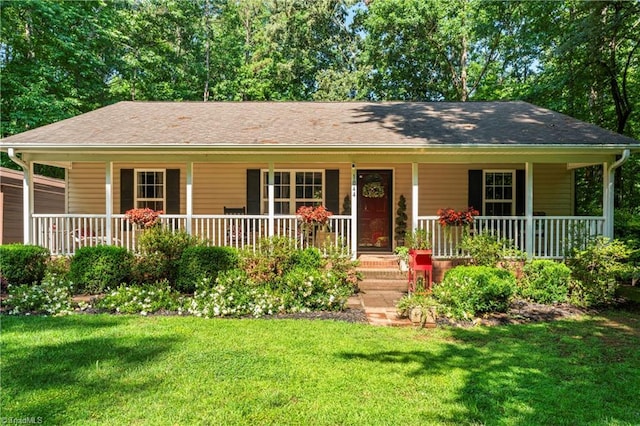 1044 Riverwood Rd, Lexington, NC 27292 - single story home featuring a porch, a front yard, and a shingled roof
