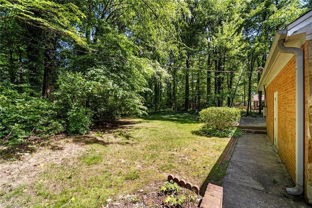 1204 Hobbs Rd, Greensboro, NC 27410 - view of grassy yard