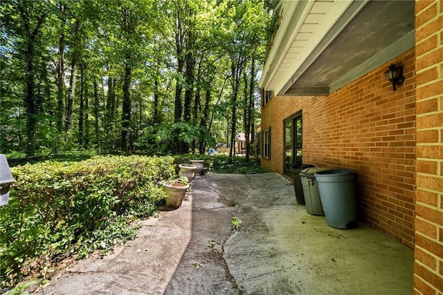 1204 Hobbs Rd, Greensboro, NC 27410 - view of yard