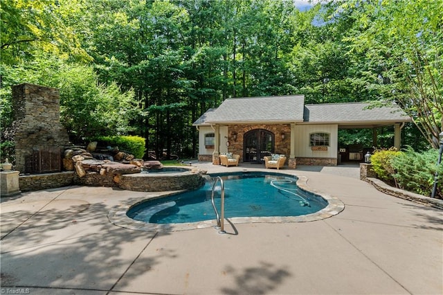 view of swimming pool with an in ground hot tub and a patio area