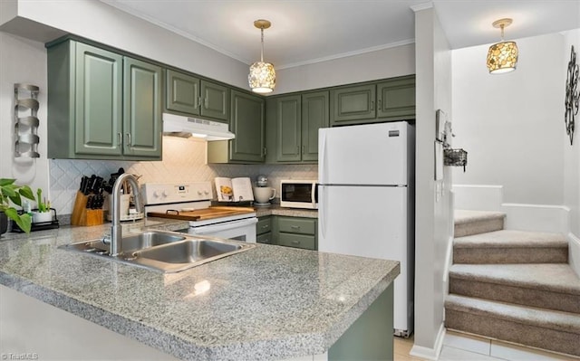 kitchen featuring under cabinet range hood, green cabinets, white appliances, a sink, and a peninsula