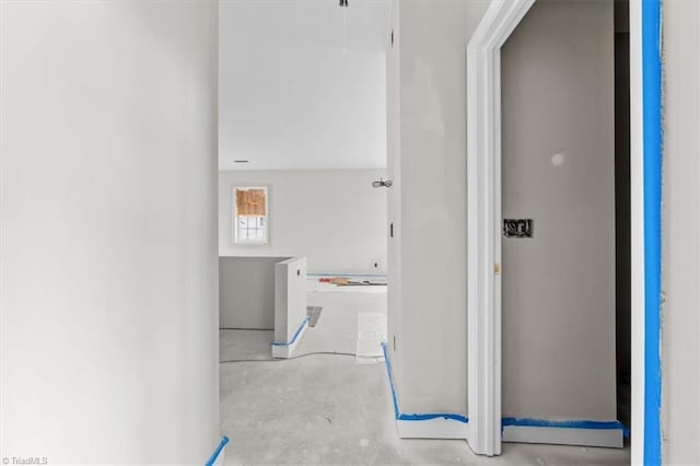 bathroom featuring unfinished concrete floors