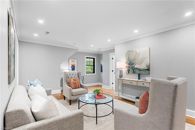 306 W Greenway Dr S, Greensboro, NC 27403 - living area with crown molding, light wood finished floors, recessed lighting, and baseboards