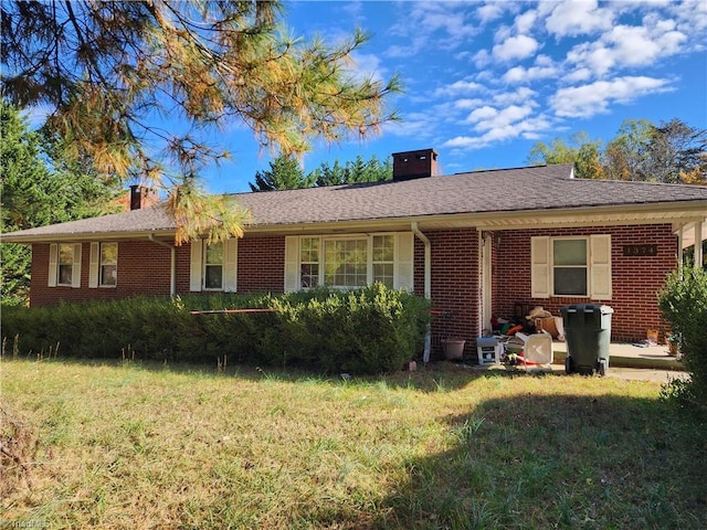 ranch-style house featuring a front lawn