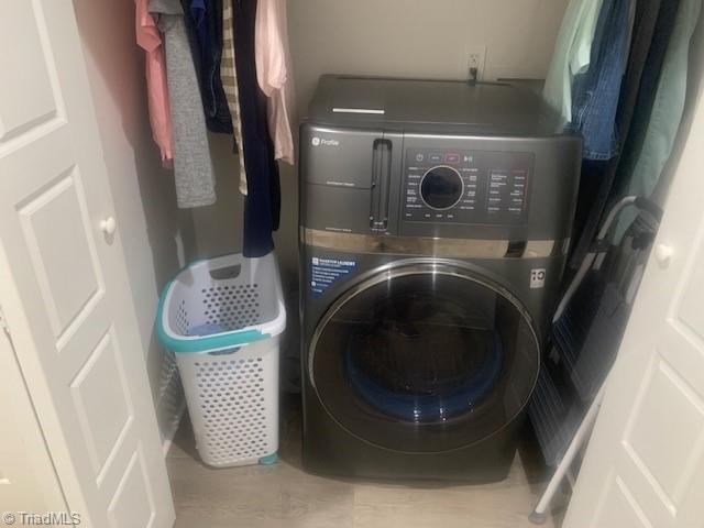 laundry room with washer / clothes dryer