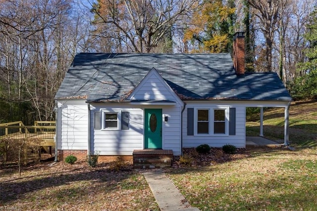 view of front facade featuring a front lawn and a wooden deck