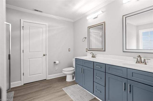 111 Brooke Ridge Dr, Thomasville, NC 27360 - full bath featuring wood finished floors, double vanity, crown molding, toilet, and baseboards