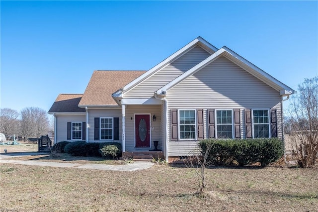 view of front of home featuring a front lawn