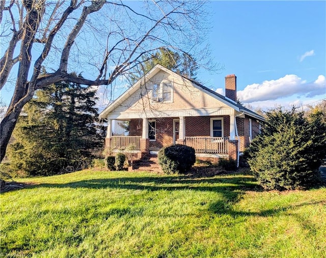 view of front of home featuring covered porch and a front yard