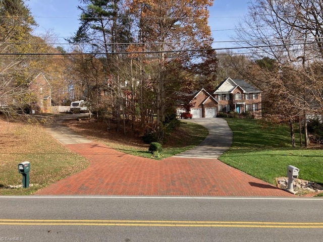 view of front facade featuring a garage and a front yard