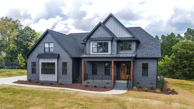 view of front facade featuring a porch