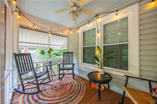 sunroom / solarium featuring a ceiling fan
