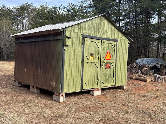 view of outbuilding