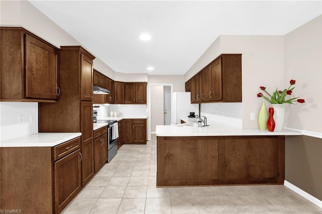 7060 Orchard Path Dr, Clemmons, NC 27012 - kitchen featuring stainless steel electric range, backsplash, a peninsula, light countertops, and under cabinet range hood