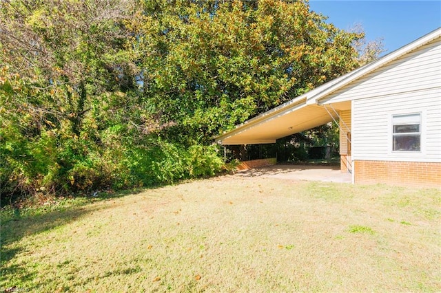 view of yard with a carport