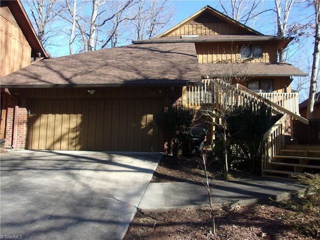 view of front of property featuring a garage