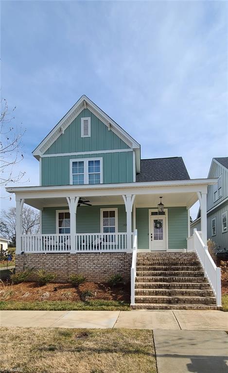 view of front of house with a porch