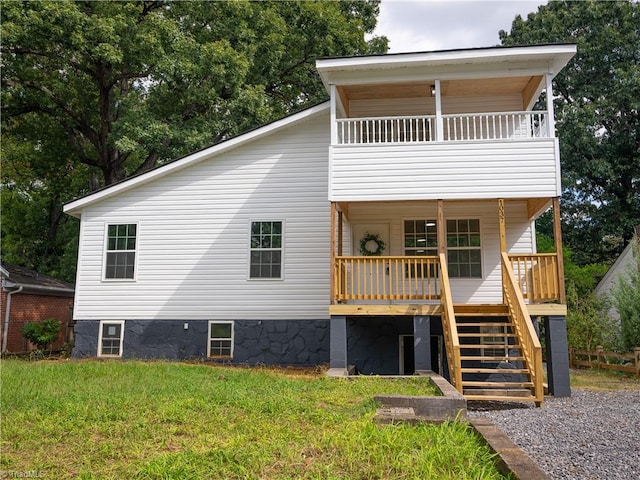 view of front of house featuring a front yard