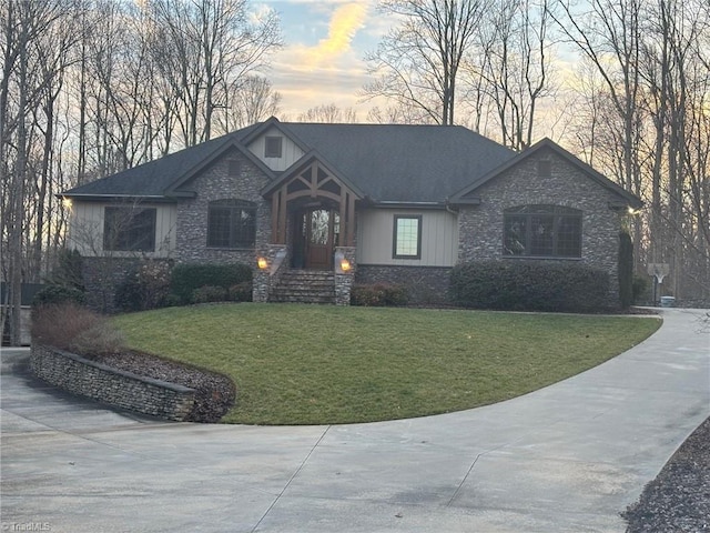 view of front of property with a lawn