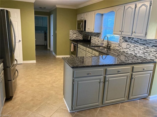 3908 Sandlewood Rd, High Point, NC 27265 - kitchen with stainless steel appliances, gray cabinetry, crown molding, backsplash, and washer / clothes dryer