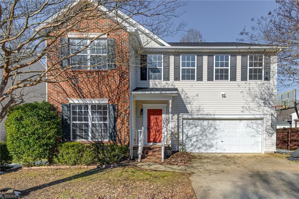 view of front of home featuring a garage