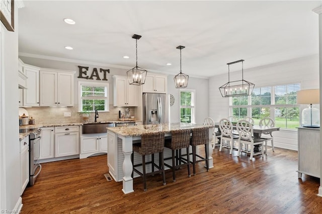 3922 Tam O Shanter Rd, Kernersville, NC 27284 - kitchen with appliances with stainless steel finishes, a kitchen island, white cabinetry, a kitchen bar, and recessed lighting