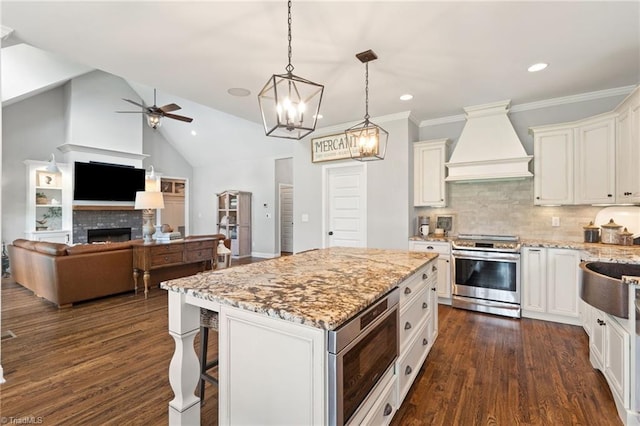 3922 Tam O Shanter Rd, Kernersville, NC 27284 - kitchen featuring appliances with stainless steel finishes, premium range hood, ceiling fan, dark wood-type flooring, and recessed lighting