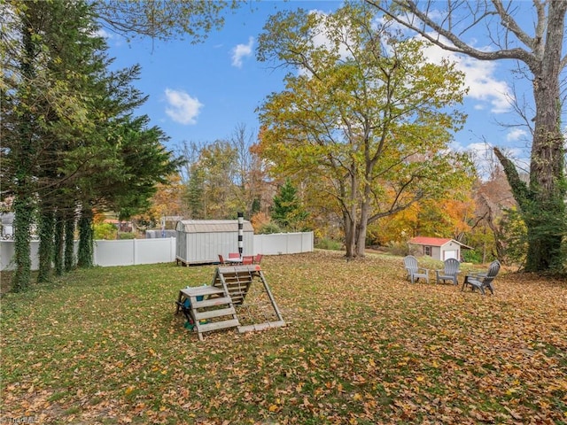 view of yard with a storage unit