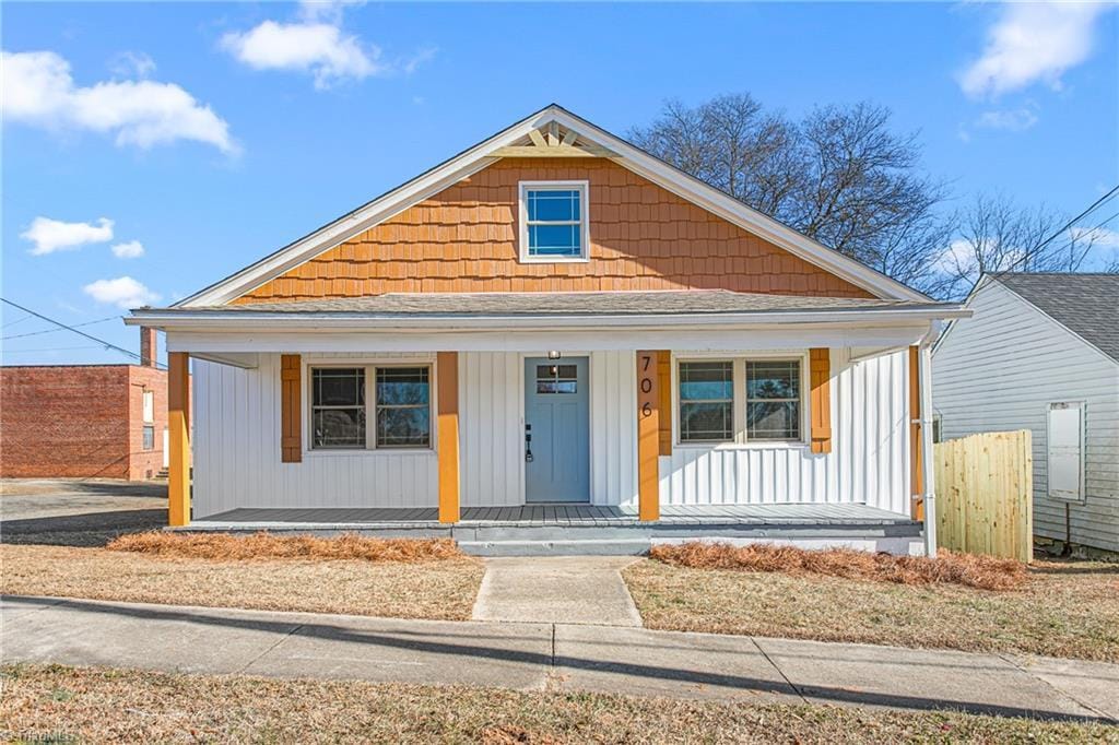 view of front of home with covered porch