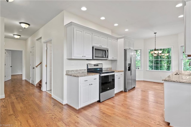 833 E Country Club Rd, Mount Airy, NC 27030 - kitchen featuring appliances with stainless steel finishes, a sink, light wood-style flooring, baseboards, and recessed lighting