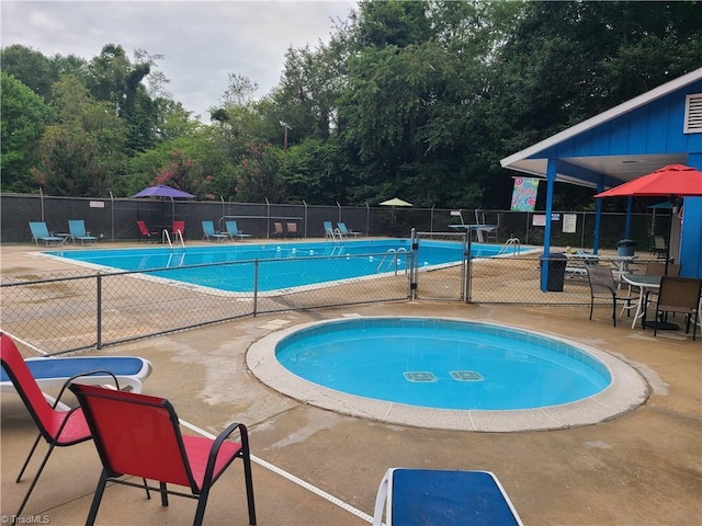 view of swimming pool