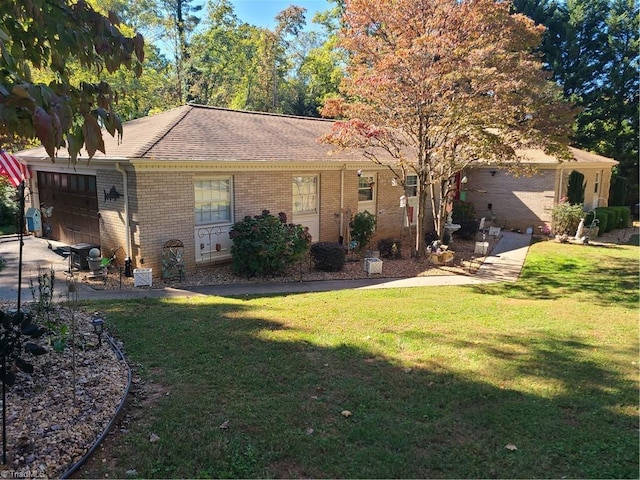 view of front of property featuring a garage and a front lawn